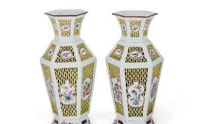 A pair Chinese export famille rose reticulated vases Qing dynasty, 18th/19th century...