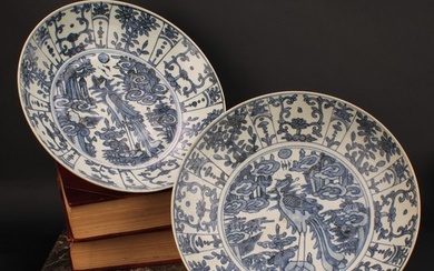 A pair of 17th century Chinese shipwreck porcelain dishes, p...