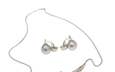 A pearl and diamond jewellery set comprising a necklace and a pair of ear-studs set with Tahiti pearls and numerous brilliant-cut diamonds. (3)