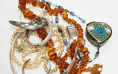 A quantity of assorted of jewellery, mainly costume but incl...