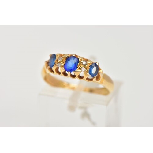 AN EARLY 20TH CENTURY BOAT RING, designed with three oval cu...