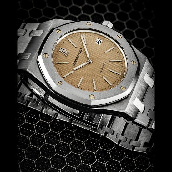 AUDEMARS PIGUET. A RARE STAINLESS STEEL LIMITED EDITION AUTOMATIC WRISTWATCH WITH DATE, BRACELET AND SALMON DIAL ROYAL OAK MODEL, MADE TO COMMEMORATE THE 20TH ANNIVERSARY OF REFERENCE 5402ST, REF. 14802ST