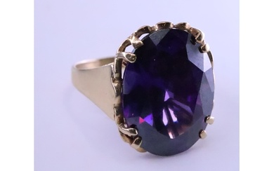 An amethyst set 9ct gold ring approx. 9.3 grams finger size ...