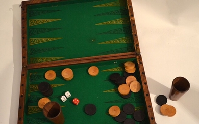 Ancien jeu de backgammon en bois marqueté... - Lot 67 - Actéon - Compiègne Enchères