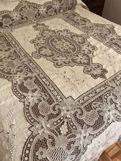Antique bedspread with very fine Burano lace - Linen - Second half 20th century
