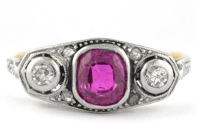 Authentic Antique- 18 kt. Yellow gold - Ring Pink Sapphire - Diamonds