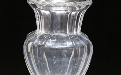 BACCARAT Vase "Médicis" en cristal taillé, (ref : B2) édition du Musée Baccarat. ht :...