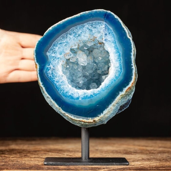 Blue Agate Geode "Stripped" Geode with crystals - 185×128×90 mm - 1637 g