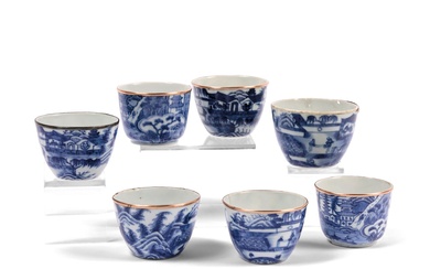 CHINE pour le VIETNAM - XIXe siècle Ensemble de sept sorbets en porcelaine à décor...