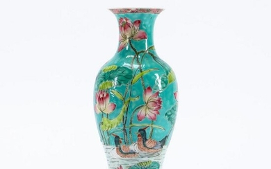 CHINESE FAMILLE ROSE & TURQUOISE FLORAL MOTIF VASE