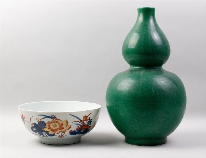 CHINESE GREEN-GLAZED DOUBLE GOURD VASE AND AN IMARI BOWL
