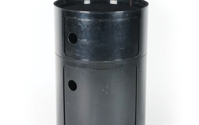 Cabinet componibile di forma cilindrica in plastica nera. Kartell, design...