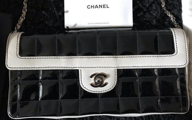 Chanel - East West chocolate bar Handbag