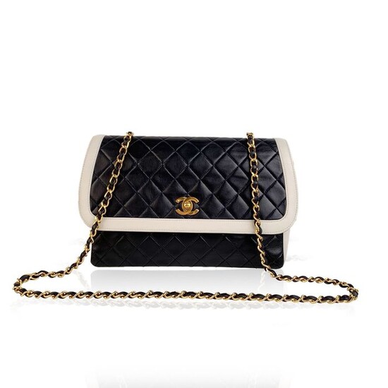 Chanel - Vintage Blue and White Quilted Leather ShoulderCrossbody bag
