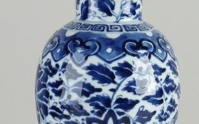 Chinese lidded vase, H 35 cm.