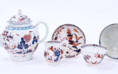 Collection of Lowestoft Redgrave style pieces, including a teapot painted with the Dolls' House pattern, 17.2cm high