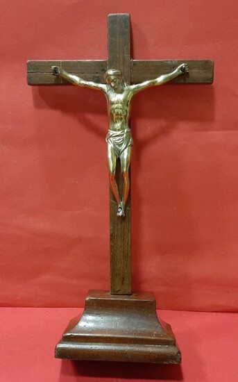 Crucifix, Bronze Christ of round bulk of the s. XVIII with cross and walnut base - Bronze, Walnut - Late 18th century