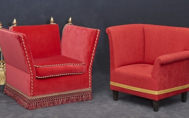 DEUX FAUTEUILS DU XXème siècle Différents, tapissés de velours rouge, l'un avec des garnitures sur...