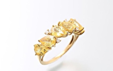 Design ring in 750 thousandths yellow gold set...