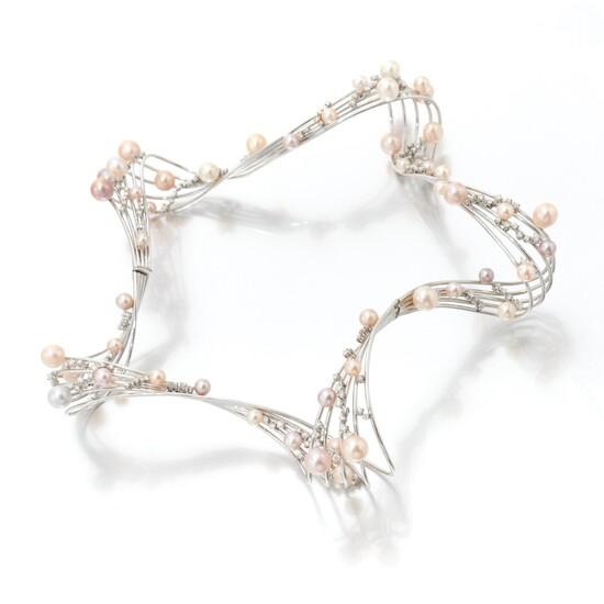 Diamond and cultured pearl necklace (Collana in perle coltivate e diamanti)