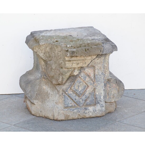 ELEMENTO in pietra lavica (rotture). Sicilia XIX secolo cm...