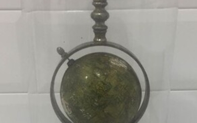 Earth globe in glass lantern - Cedar, Crystal, Papier-mache, Plaster, Wood - Late 19th century