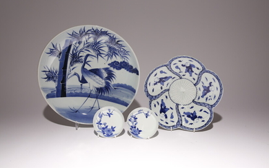 FOUR BLUE AND WHITE PORCELAIN ITEMS