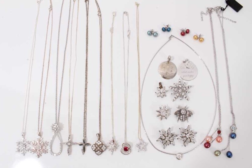 Group of contemporary silver paste set jewellery including necklaces, brooches, coloured cultured pearls etc