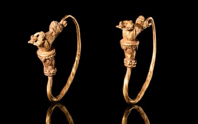 HELLENISTIC GOLD EARRINGS WITH ANIMAL PROTOMES