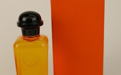 Hermès - "Eau de Cologne Mandarine Ambrée" - (2013) Flacon vaporisateur contenant 200ml d'Eau de...