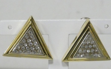 Important pair of triangular earrings in yellow and...