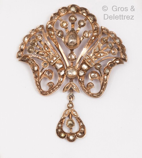Important pendentif « Palmette » en métal... - Lot 67 - Gros & Delettrez