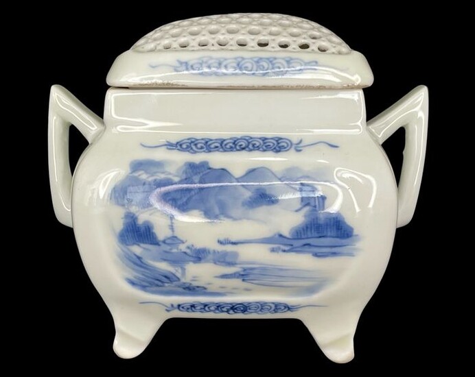 Incense burner - Blue and white - Porcelain - Hirado porcelain incense burner with reticulated lid - Japan - 19th century