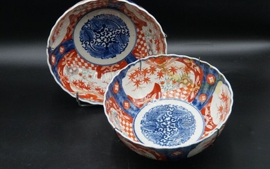 JAPON. Paire de coupe en porcelaine Imari.