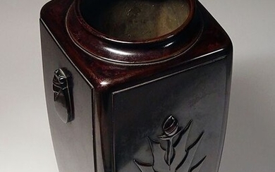 Kabin 花瓶 (Flower vessel) - Bronze - Impressive modernistic art deco style vase, signed Yū'unzō 有雲造 - Japan - First half 20th century