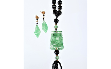 LONG COLLIER-Composé de perles d'onyx, perles de jade et...