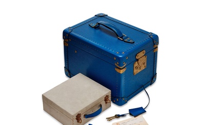 Louis Vuitton, n° 977891, accessoires, vers 1980. Une très belle boîte à flacons en épi...