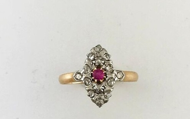 Marquise ring in 750°/°° gold set with a ruby in a paving of roses, circa 1900, (scratches, lack of material), TD 57, Gross weight: 2,75g