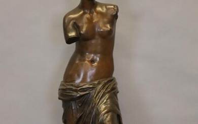 Musée du Louvre, sculpture en bronze signée "Vénus de Milo" - Hauteur 96 cm.