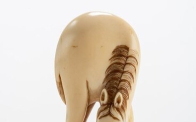 Netsuke - Elephant ivory - Raro soggetto - Cavallo al pascolo - Japan - Edo Period (1600-1868)