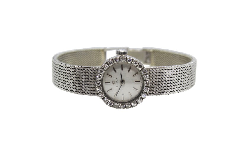 Omega: A Lady's Omega 18K white gold wristwatch