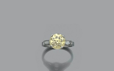 Platinum ring (850‰) adorned with a 1,94 carat