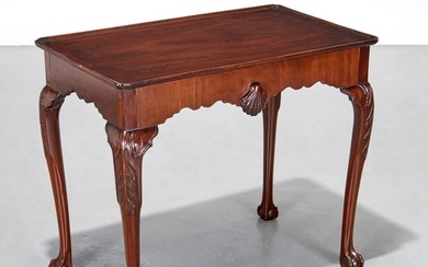 Queen Anne mahogany tray-top tea table