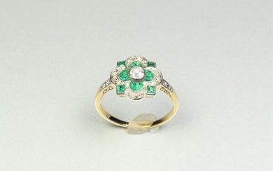 Ring in 18K (750/oo) yellow gold and platinum (850/oo), the...