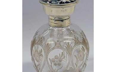 SILVER MOUNTED ENGRAVED GLASS SCENT BOTTLE, THE LID WITH TOR...