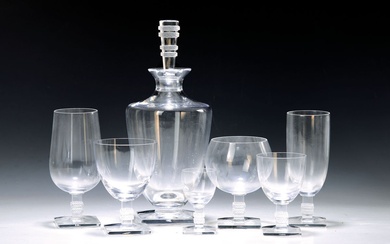 Service de verres, Lalique, France, forme Argos, cristal/verre moulé, base carrée. Pour 12 personnes, carafe,...