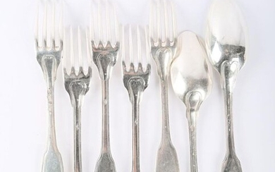 Set of five forks and two table spoons in silver, the handle decorated with fillets.