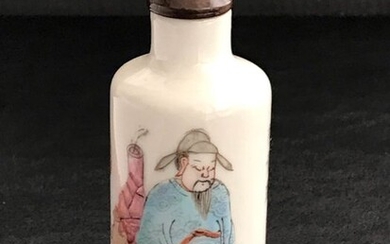 Snuff bottle - Porcelain - Daoguang Mark and Period - China - Daoguang (1821-1850)