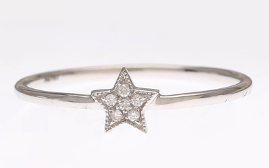 Star-shaped diamonds ring.