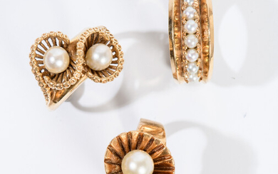 THREE ASSORTED YELLOW GOLD AND WHITE CULTURED PEARL RINGS. One,...